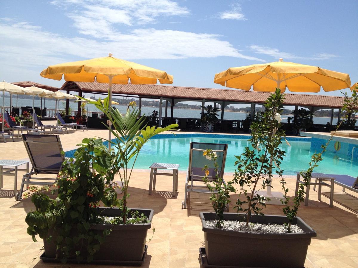 Hotel Le Petit Bateau Conakry Ngoại thất bức ảnh