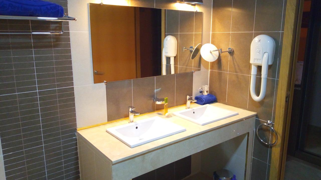 Hotel Le Petit Bateau Conakry Ngoại thất bức ảnh